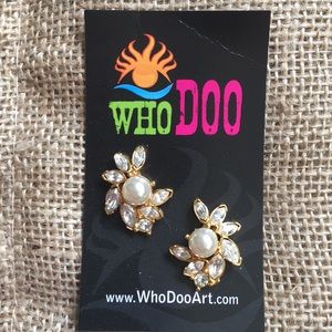 Rhinestone and pearl pierced earrings